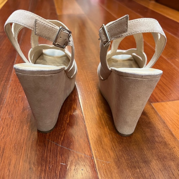 Excellent hardly used size 7.5 BP shoes from Nordstrom. Nude color. - Picture 4 of 4